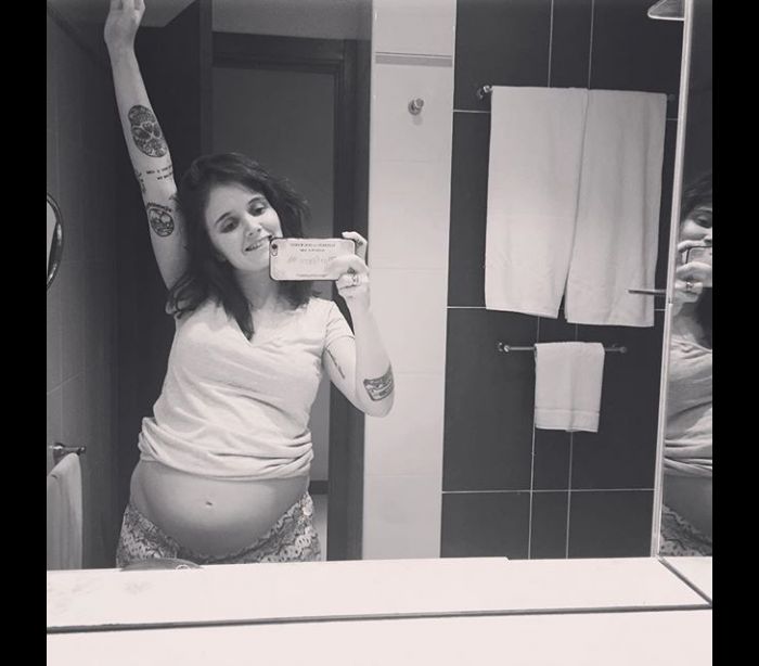cantora grávida em 2017