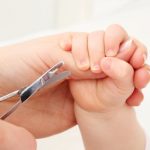 cortar as unhas ao bebé