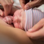 Visitar um recém-nascido