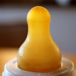 Microondas para aquecer o biberão