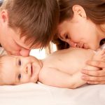 Perigos de beijar o bebé