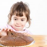 Como fazer bolo de chocolate saudável para as crianças