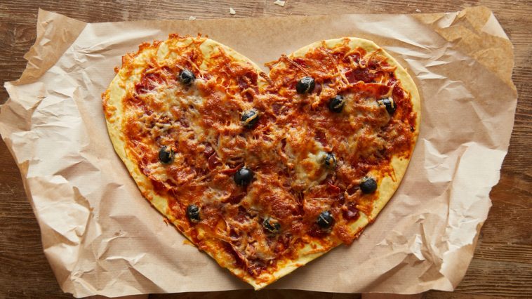 Receita Piza de mozarela e azeitonas saudável para crianças