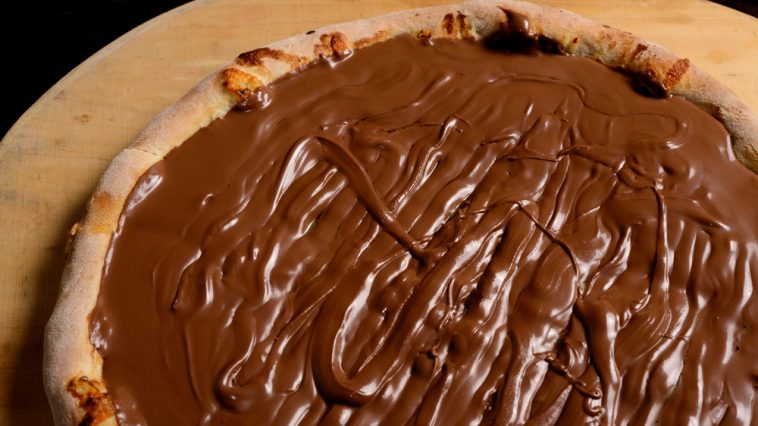 Piza de cacau e banana uma receita saudável para crianças