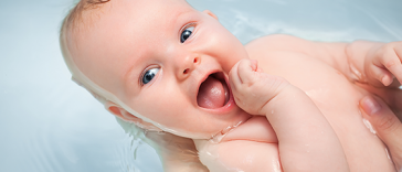 bebé com dermatite atópica